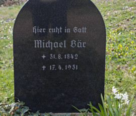 Grabstätte Michael Bär, Friedhof Nieder-Saulheim, jüdischer Teil, Foto: Carmen Kirchhöfer Grabstätte Michael Bär, Friedhof Nieder-Saulheim, jüdischer Teil, Foto: Carmen Kirchhöfer