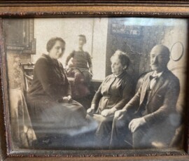 Adele mit Tochter Margot Schwarz und ihren Eltern Bertha und Abraham Bronne; Quelle: privat Gartner Family