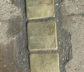 Stolpersteine Familie Hermann Wolf, Nieder-Saulheimer Str. 8, 2026 Stolpersteine Familie Hermann Wolf, Nieder-Saulheimer Str. 8, 2026